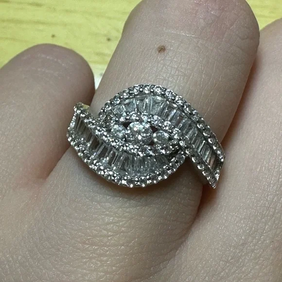 Ring - Picture 5 of 6